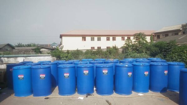 Degreeser or oil dispesent